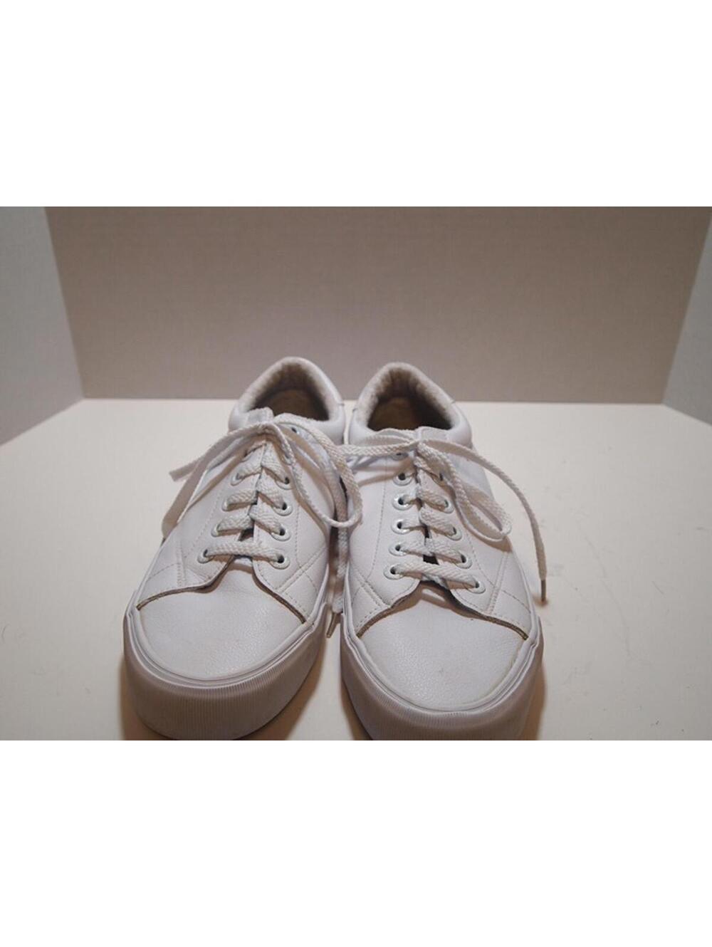 Classic White Sneakers – Versatile and Comfy